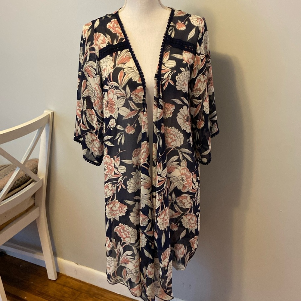 Stitch Fix brand Floral kimono